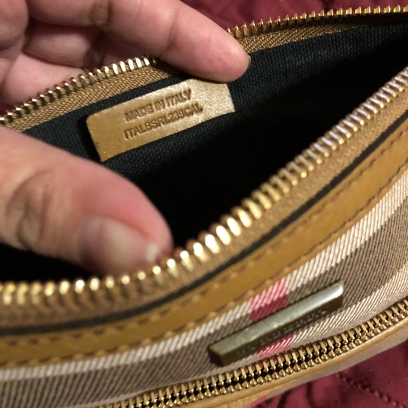 Authentic Burberry webbing fuller wristlet - Picture 4 of 5